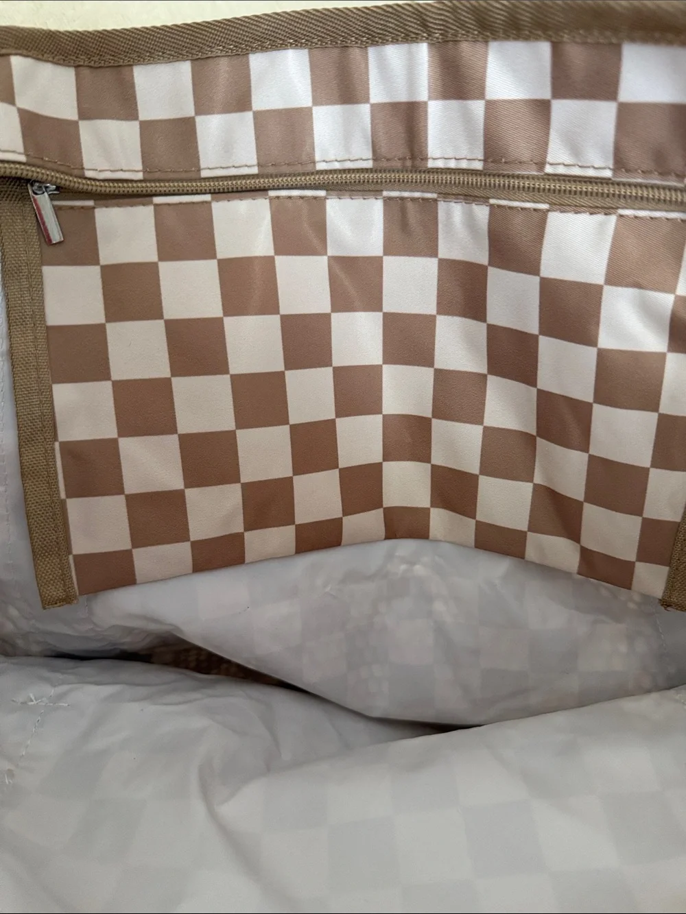 Beige & Cream Checkered Beach Waterproof Tote Bag with Mesh Pocket Zipper NWOT